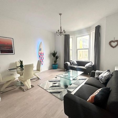 The City Surfer Apartment - By Coastline Retreats - Parking Included - Sleeps 5 - City Centre Bournemouth Exterior foto